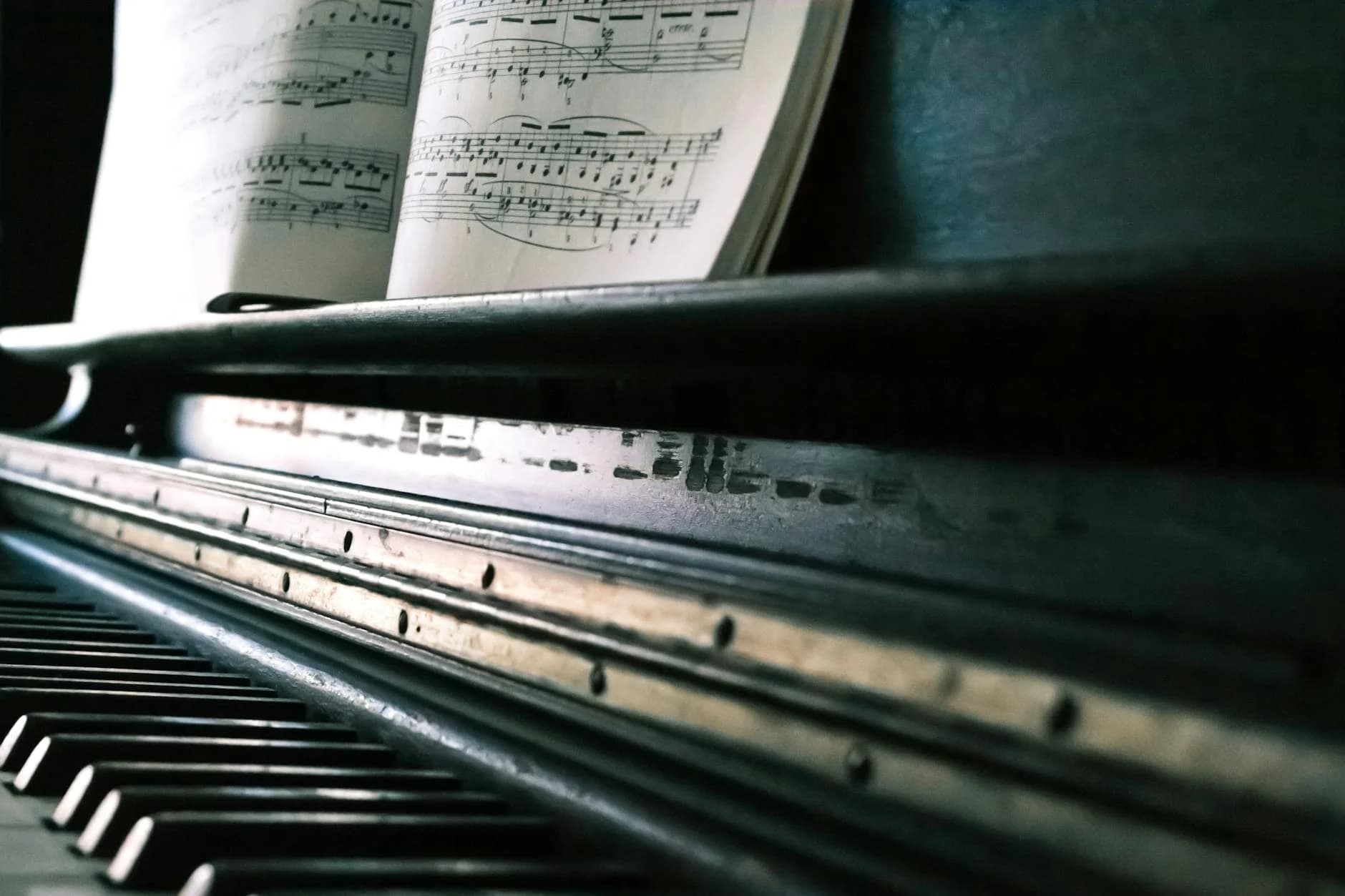 5 Surprising Things That Can Damage a Piano During a Move