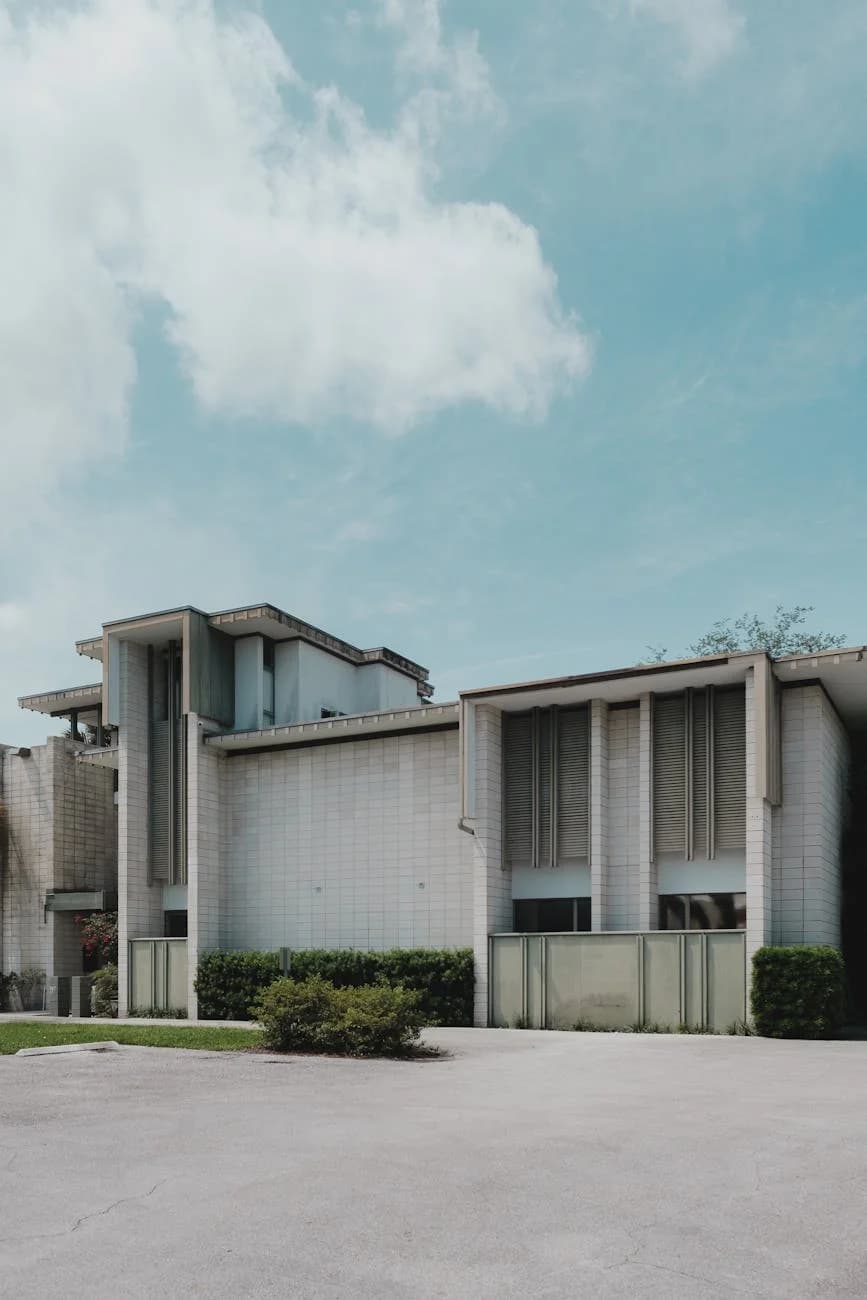 Stunning Modern House Exterior In Orland 4