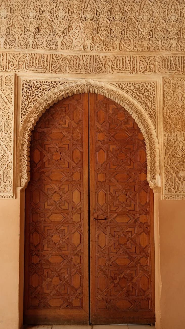 Stunning Wooden Arch Door With Ornate Ca 1