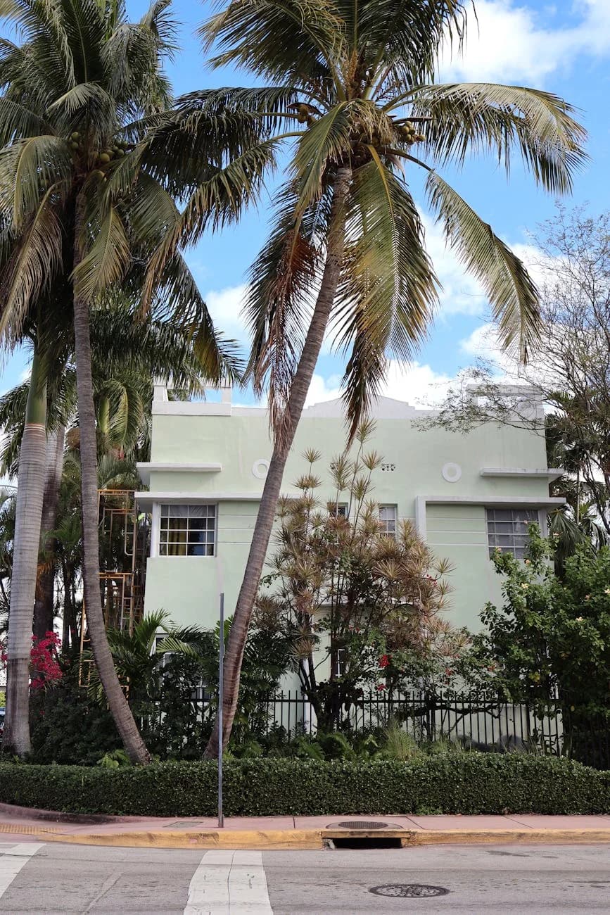 Charming Art Deco Building In Miami With 4