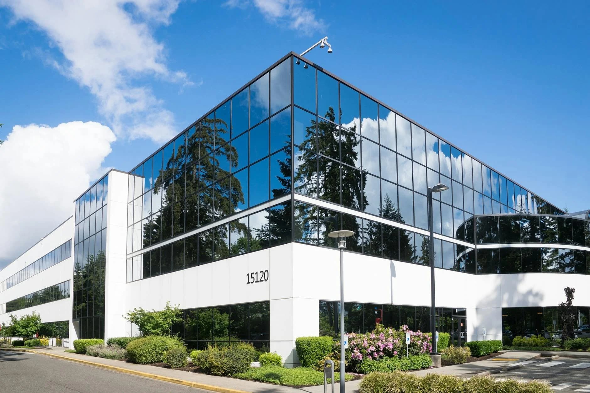 Contemporary Office Building In Redmond 1