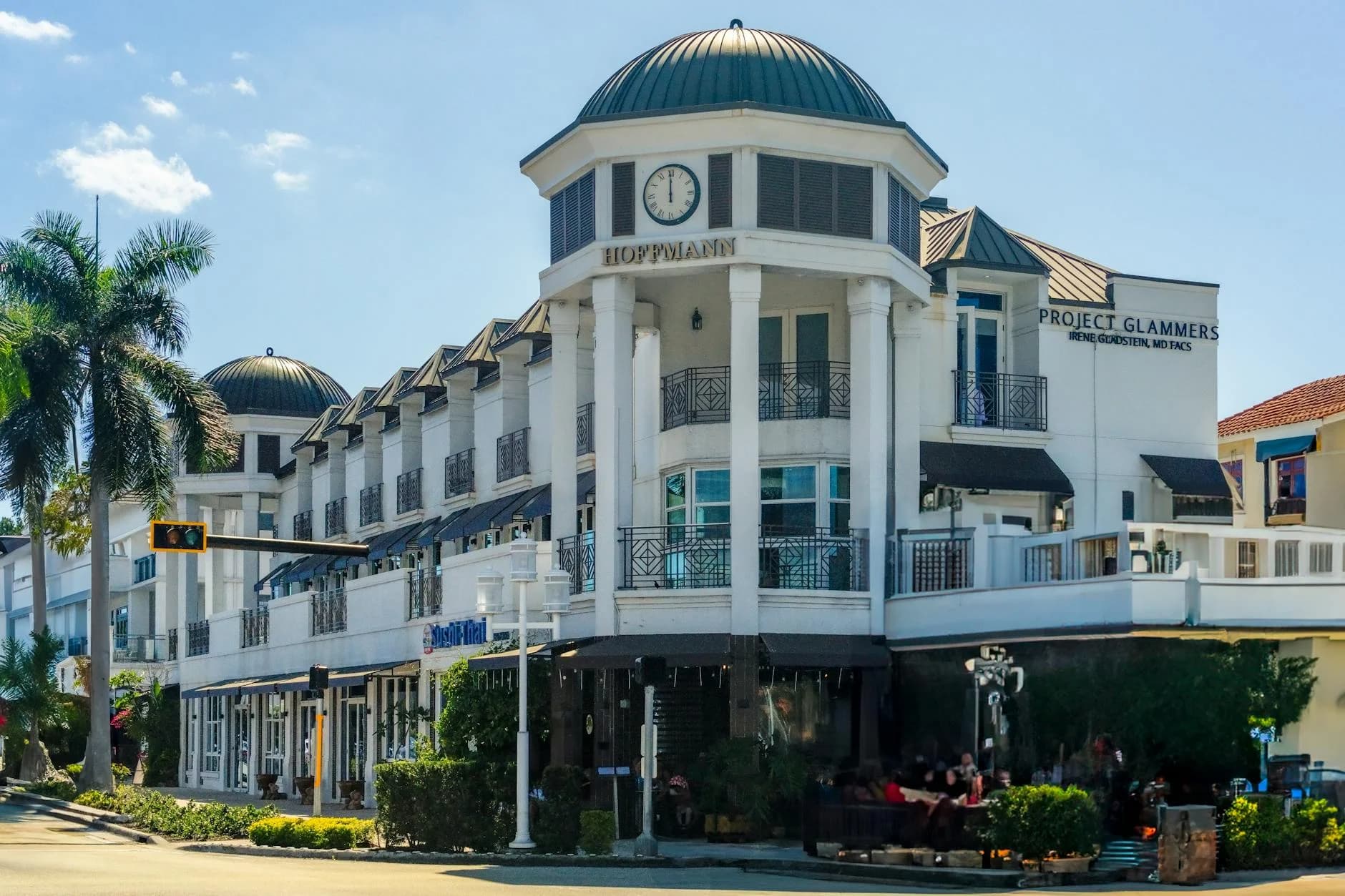 Elegant Architecture At A Shopping Cente 3