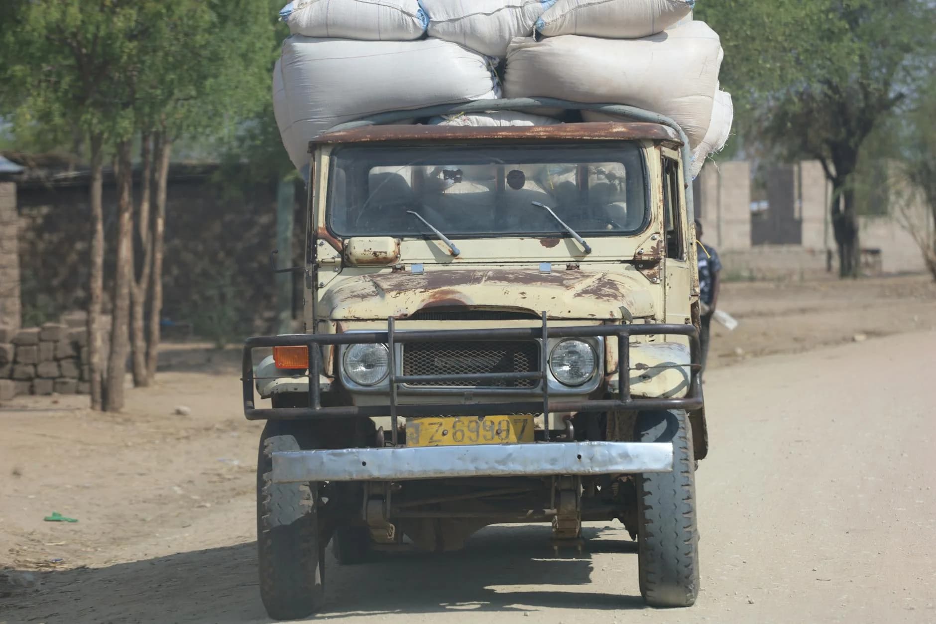Svc Vintage Truck Carrying Heavy Cargo Bags 1