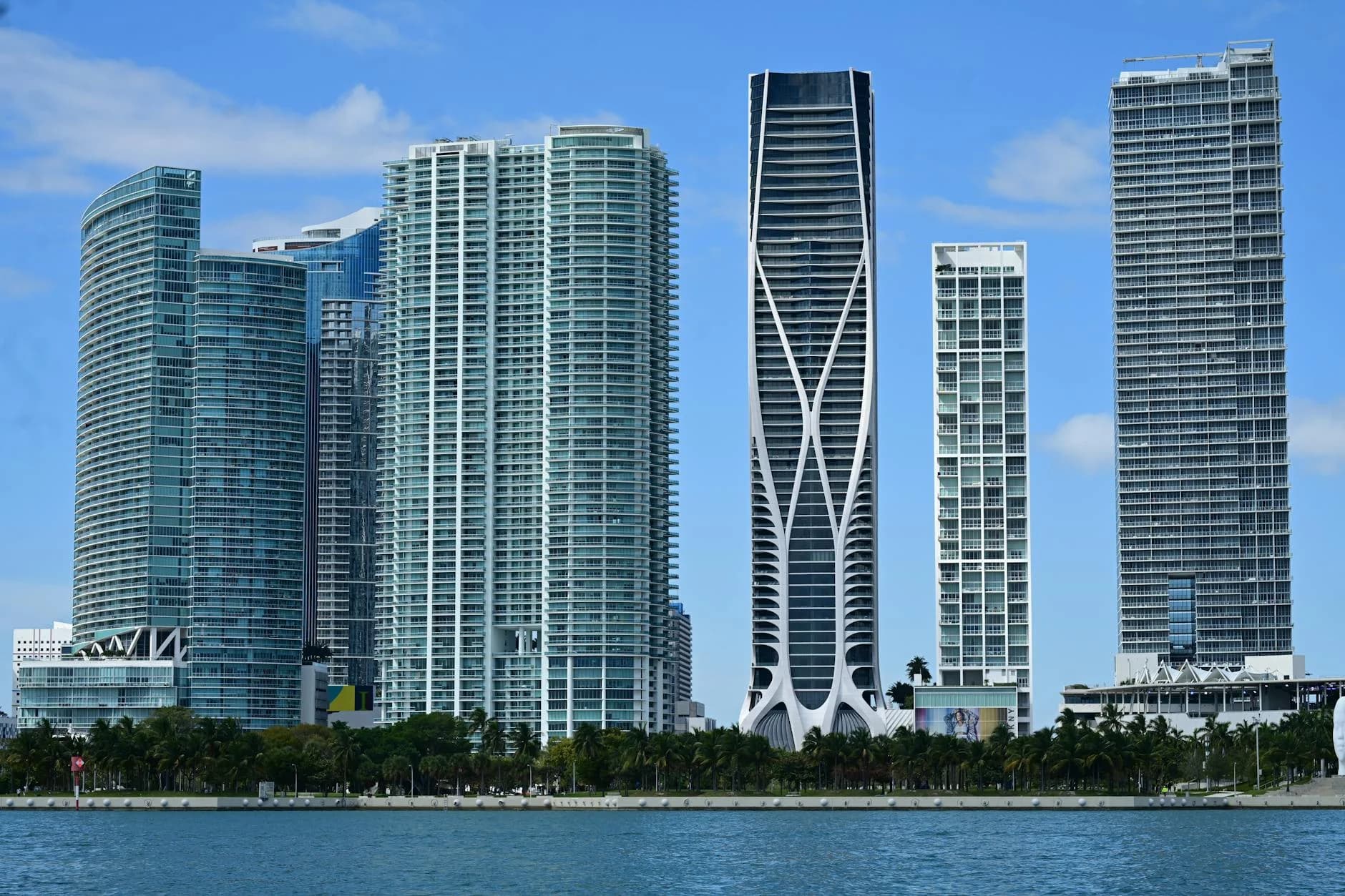 Captivating View Of Miami S Iconic Skyli 4
