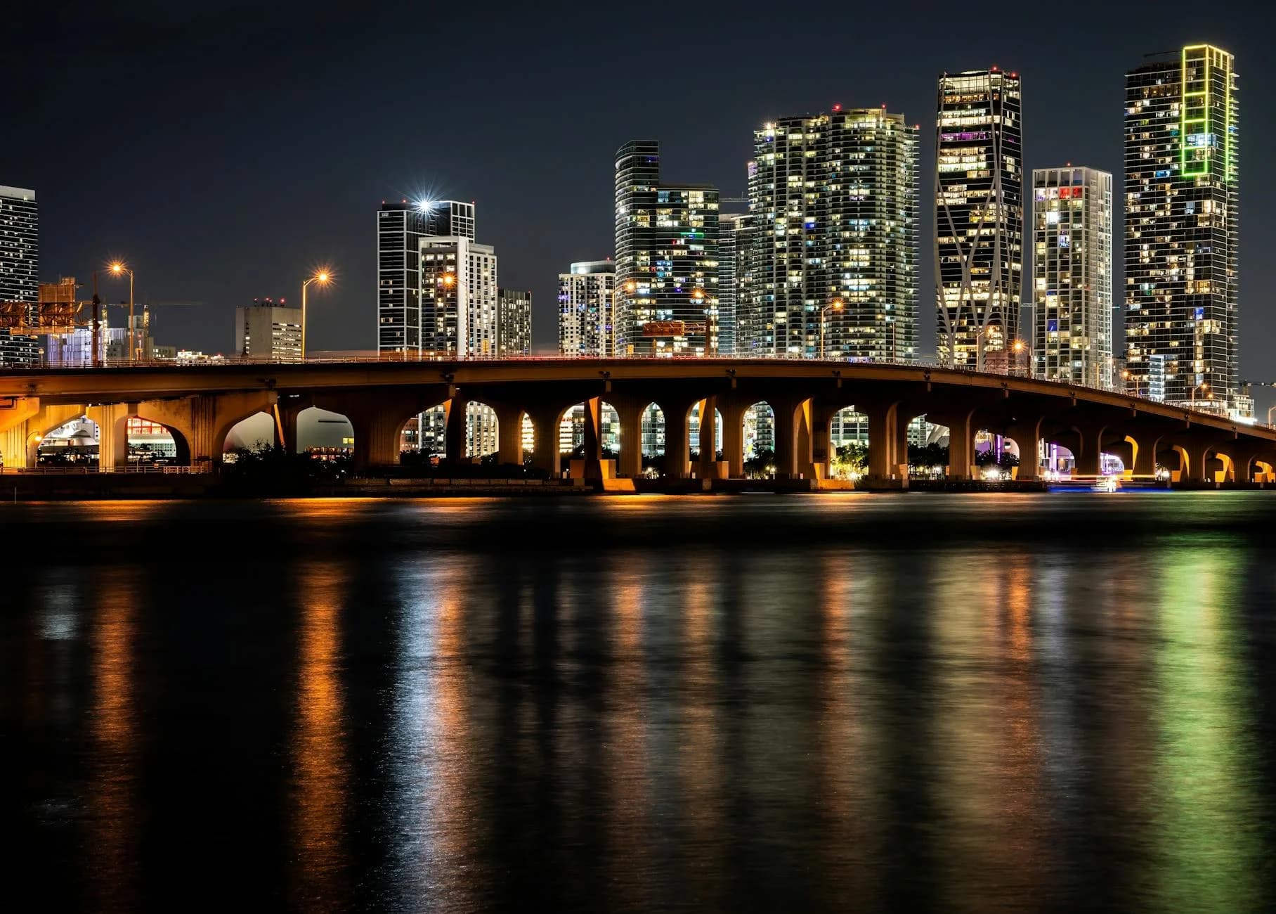 Gorgeous Night View Of Miami S Illuminat 5