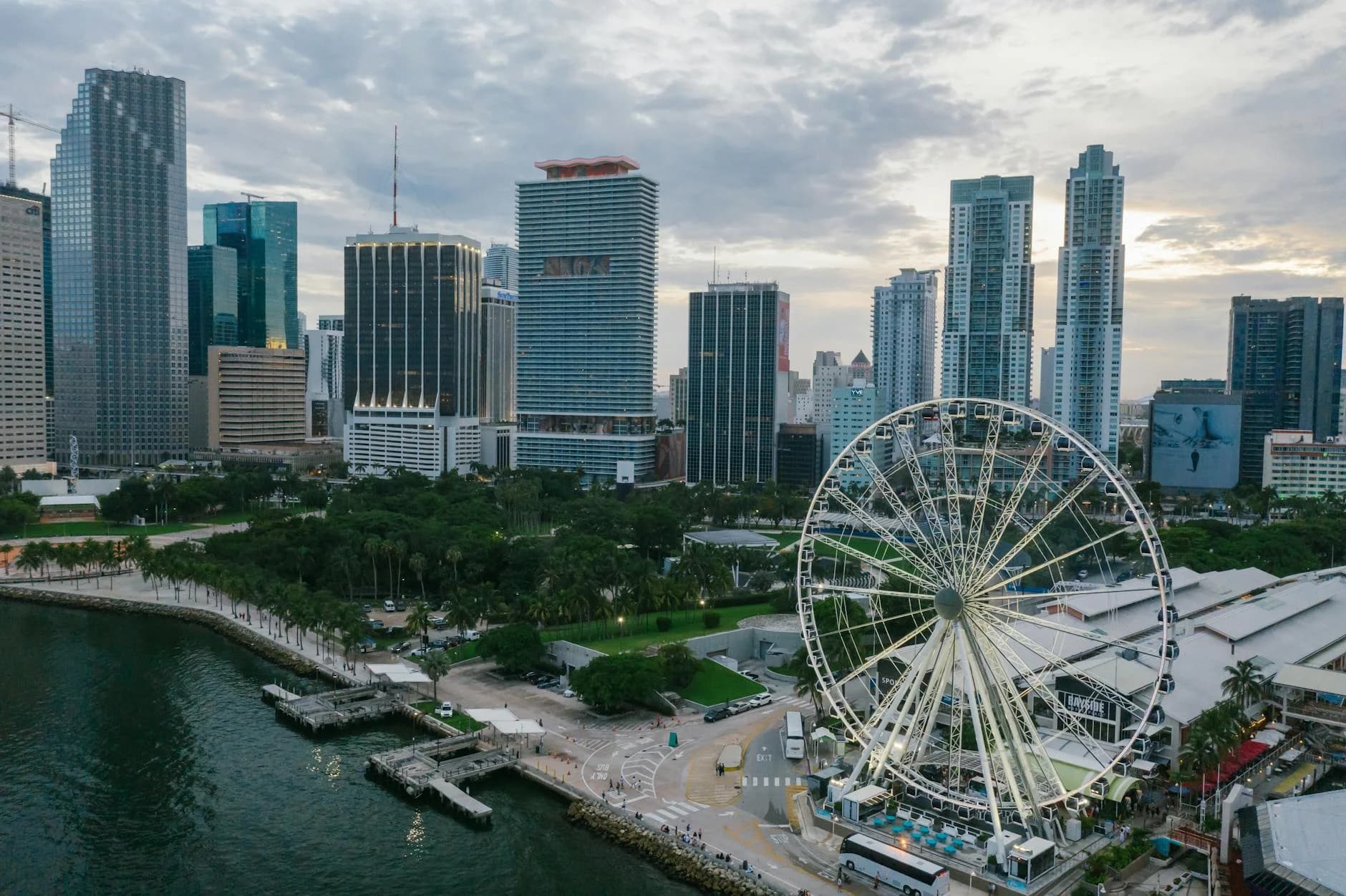 Explore The Vibrant Miami Skyline With A 3