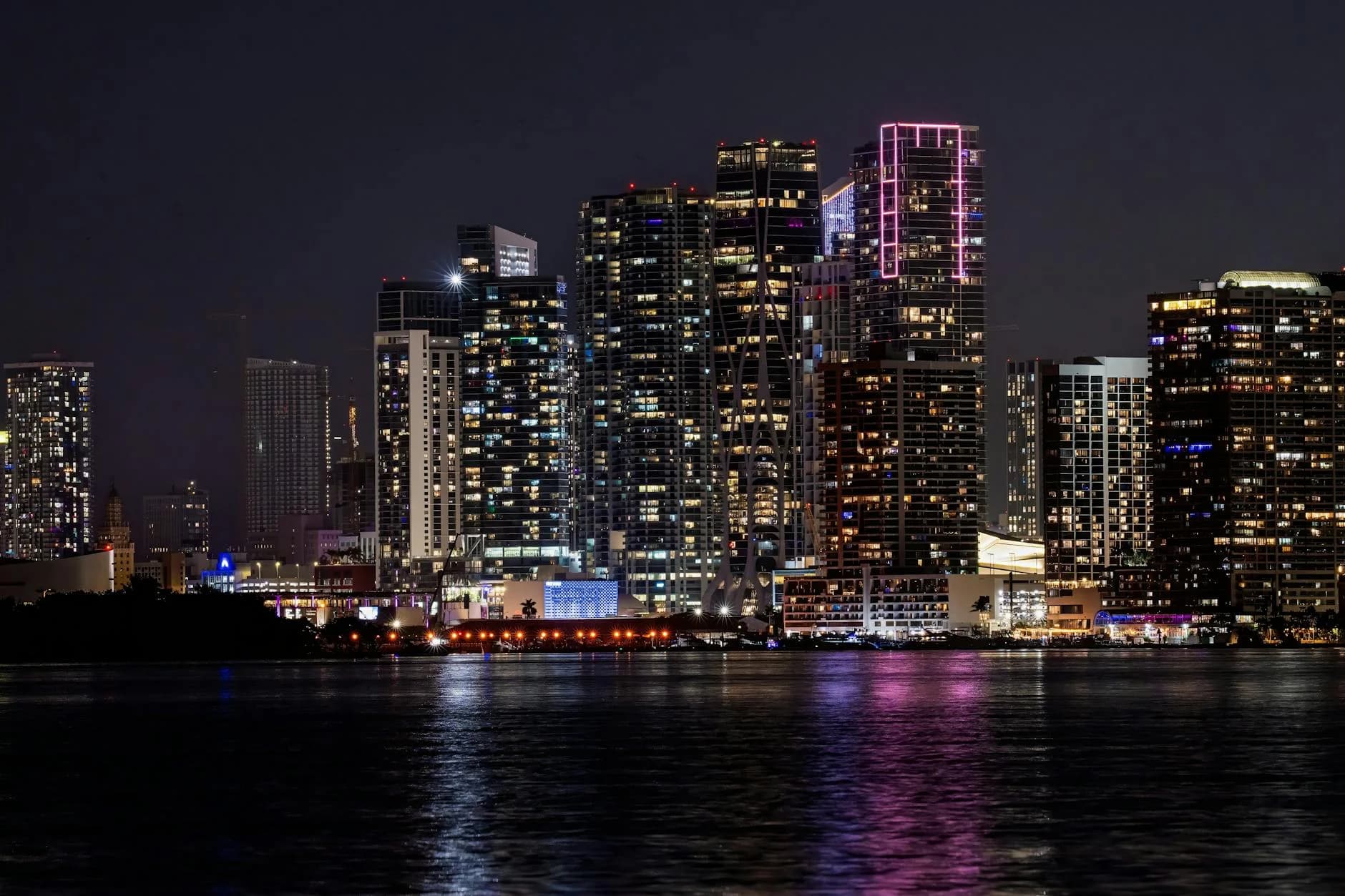 Loc A Stunning View Of Miami S Illuminated S 1