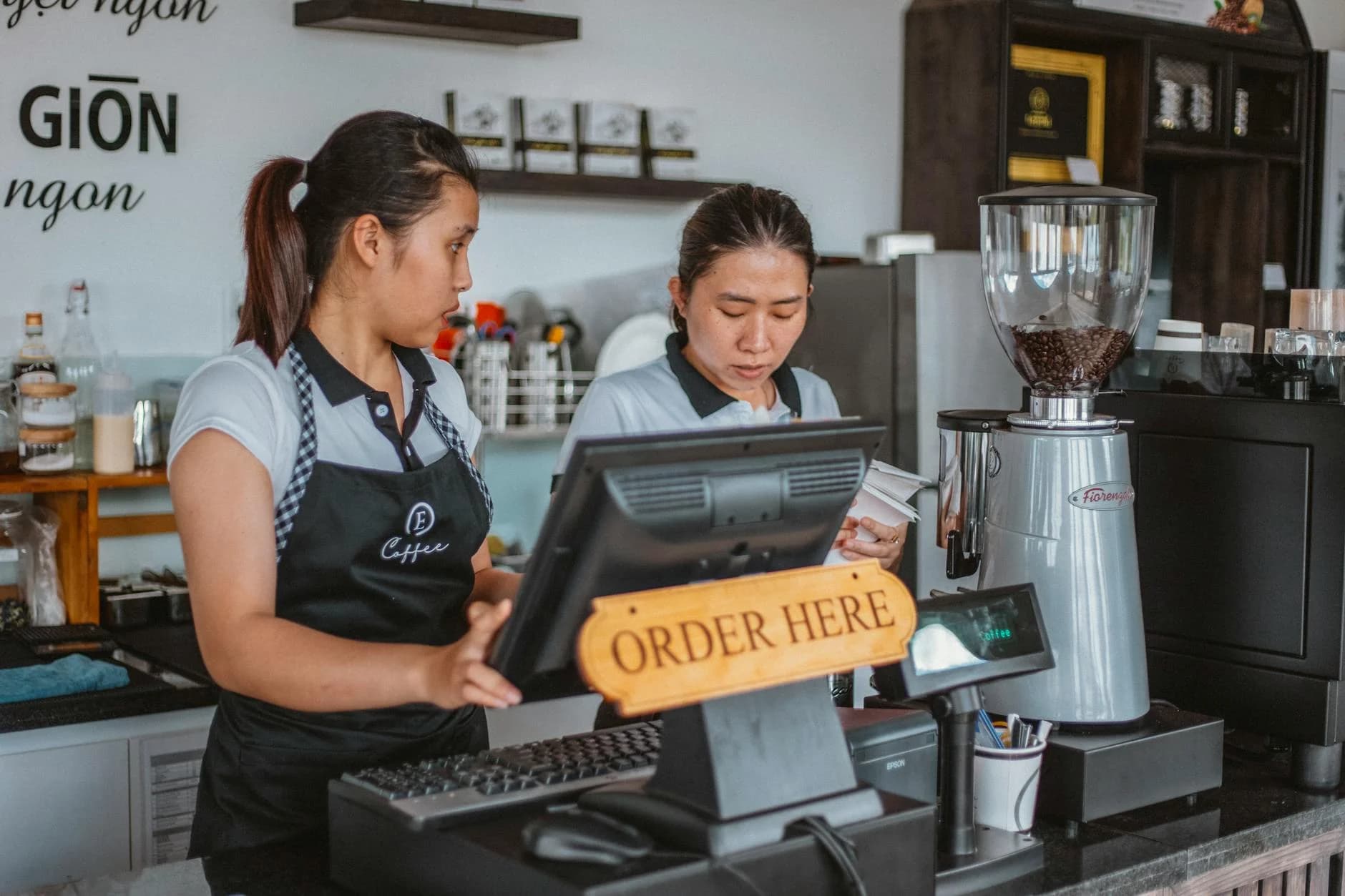 7 Tips for Finding Remote Work Cafes in Miami Lakes