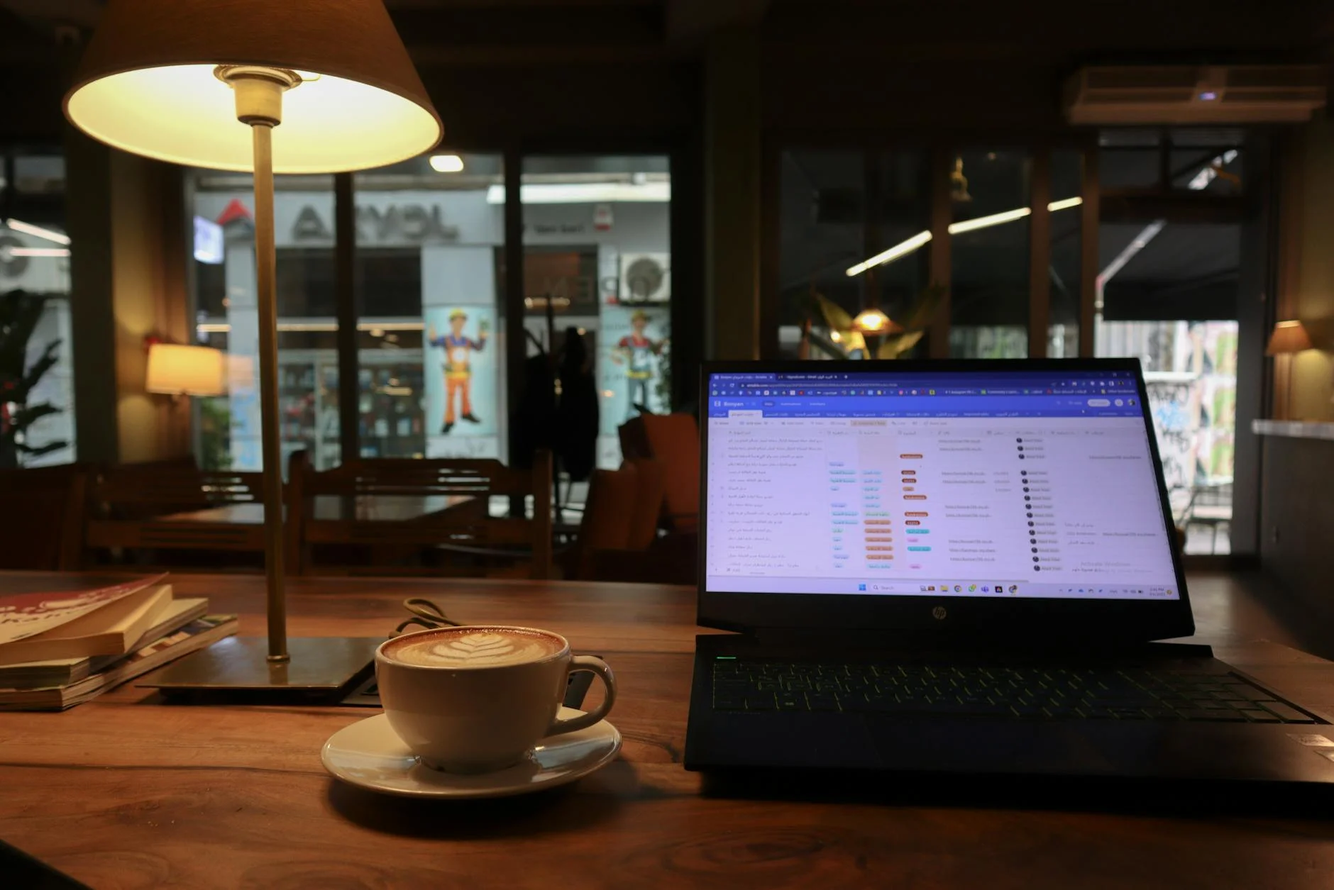 Relaxing Caf Scene In Istanbul Featuring 2