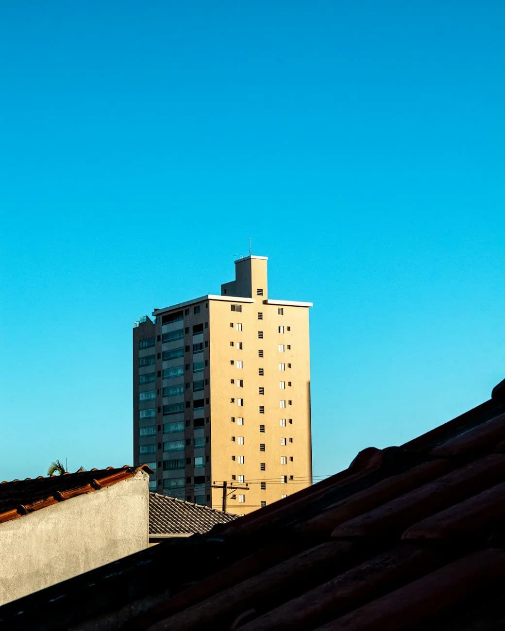 Cityscape Featuring A High Rise Building 4