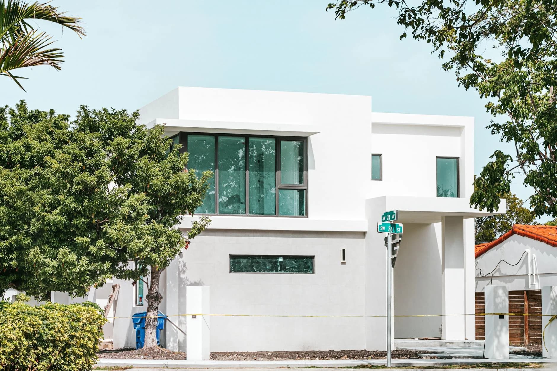 Loc Explore This Modern Miami Residence With 2