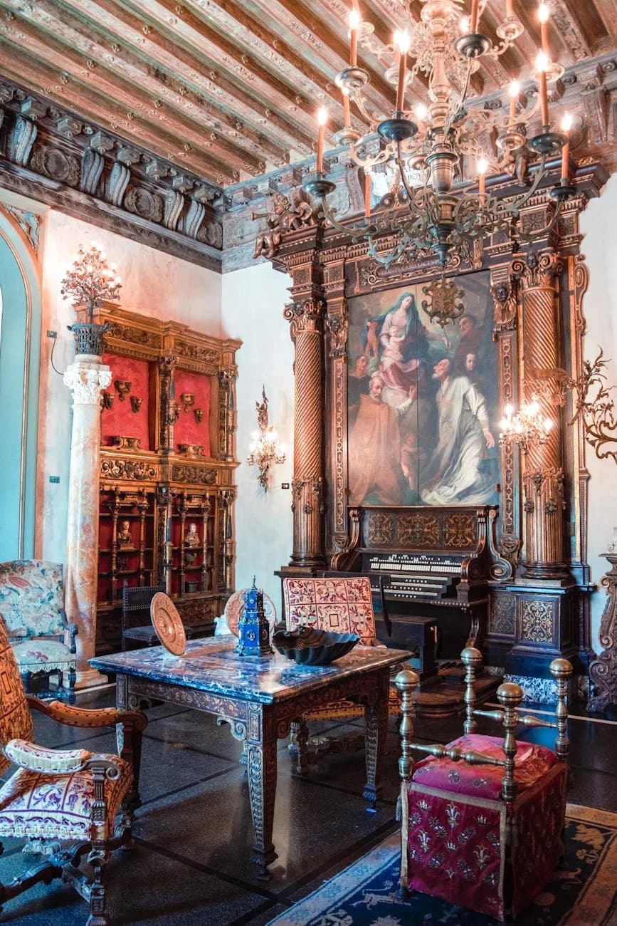 Lavish Renaissance Style Room With Intri 1
